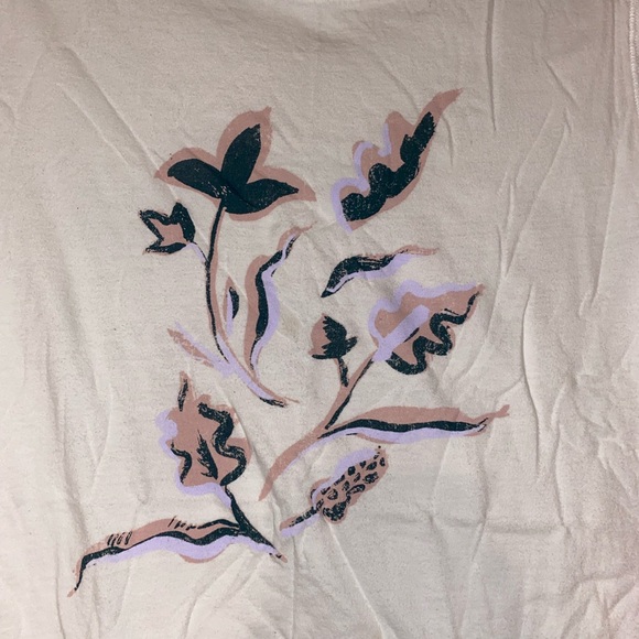 Selling a White Univeral Thread T-Shirt with a pretty design, Size M - Picture 2 of 3